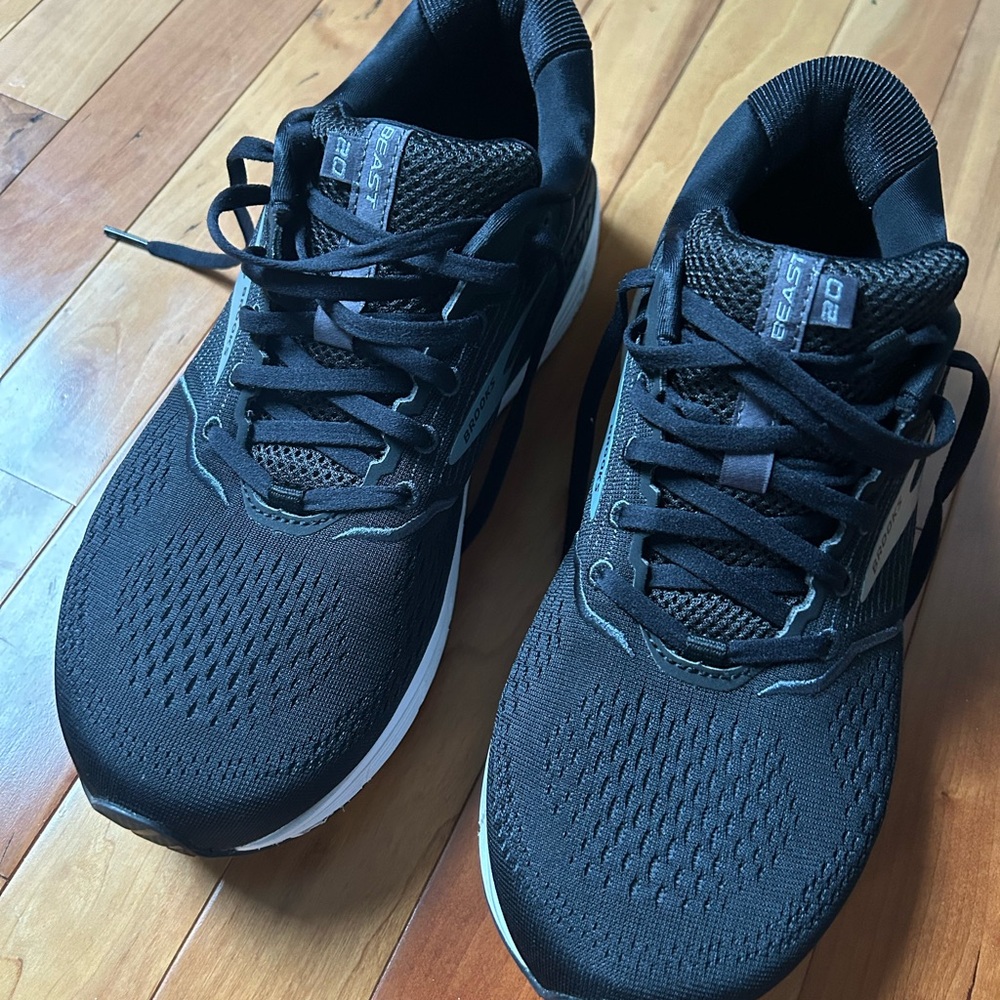 Brooks Beast 10.5 Extra Wide 4E